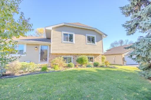 9142 Lanewood Lane N, Maple Grove, MN 55369