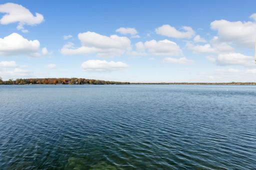 Spanning approximately 1,574 acres across East and West Sylvia, this beautiful lake is celebrated for its remarkable water clarity, expansive open water, and scenic shorelines.