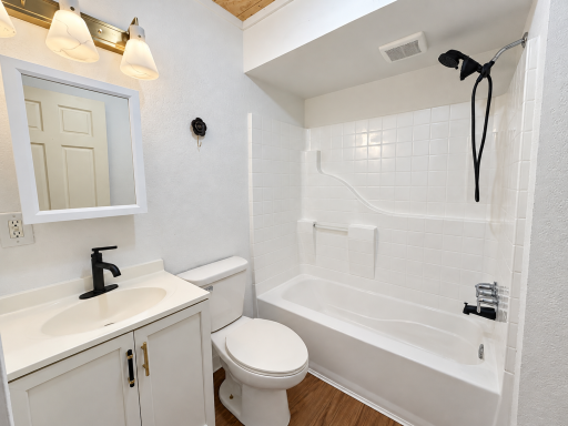 Polished daylight bathroom interior-8.png