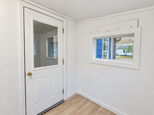 Bright rear entry with glazed door-19.png