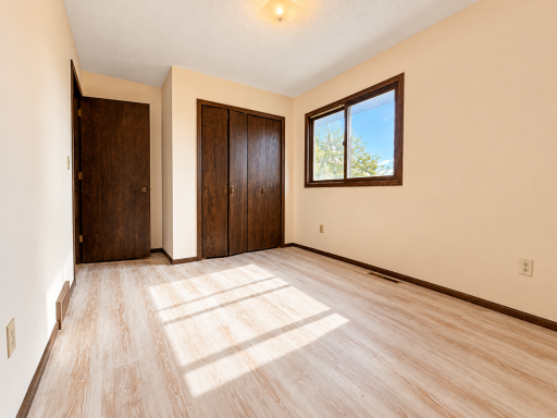 8223 Brunswick Circle N, Brooklyn Park, MN 55443