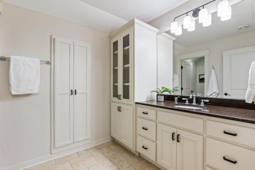 18600 Ridgewood Road, Minnetonka, MN 55391