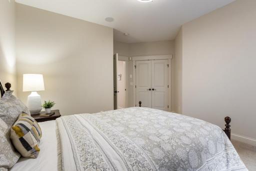 18600 Ridgewood Road, Minnetonka, MN 55391