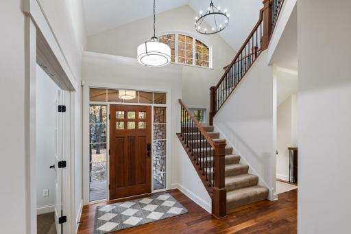 18600 Ridgewood Road, Minnetonka, MN 55391