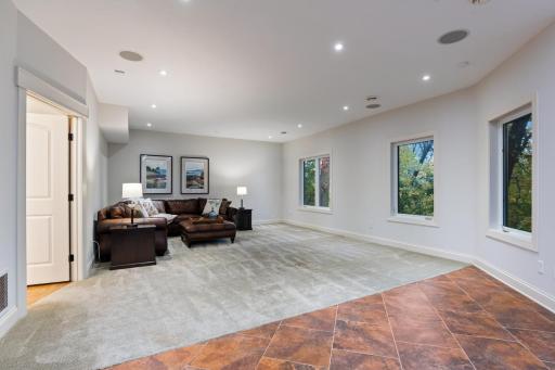18600 Ridgewood Road, Minnetonka, MN 55391