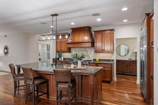 18600 Ridgewood Road, Minnetonka, MN 55391