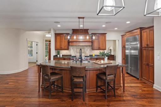 18600 Ridgewood Road, Minnetonka, MN 55391
