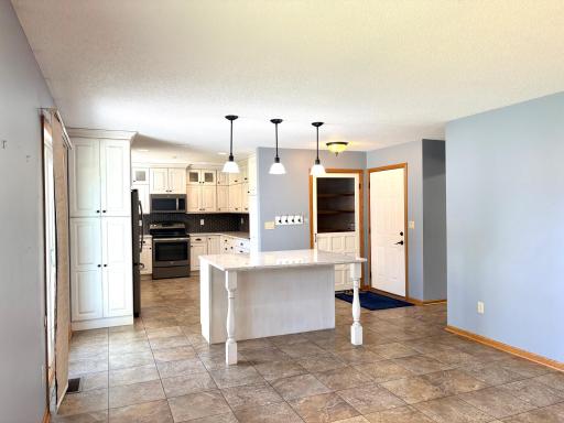 Granite Counter tops & Stainless Steel Appliances