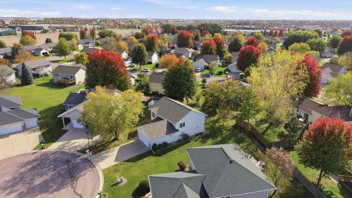 Located on a quiet cul-de-sac in Hilltops' Country Club Estates and convenient to parks, golf, trails, retail, schools, highways and more!