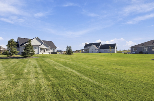 356 Trent Jones Drive, Oxbow, ND 58047
