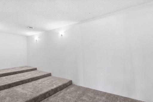 9915 Chestnut Avenue N, Brooklyn Park, MN 55443