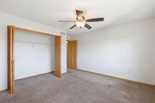 9915 Chestnut Avenue N, Brooklyn Park, MN 55443