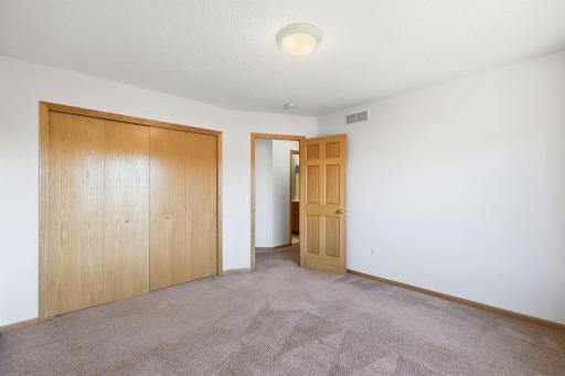 9915 Chestnut Avenue N, Brooklyn Park, MN 55443