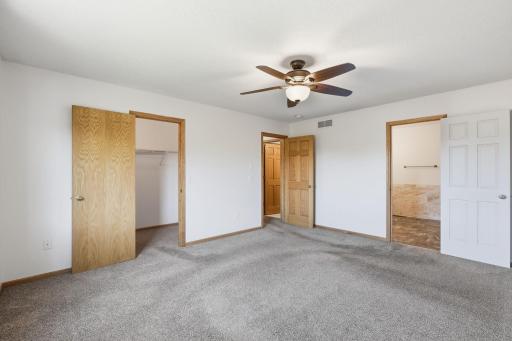 9915 Chestnut Avenue N, Brooklyn Park, MN 55443