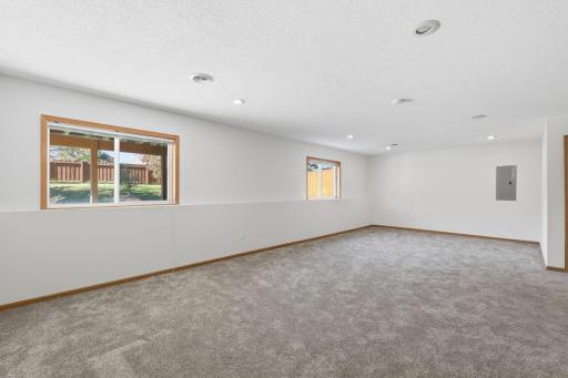9915 Chestnut Avenue N, Brooklyn Park, MN 55443