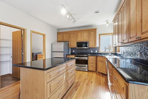 9915 Chestnut Avenue N, Brooklyn Park, MN 55443