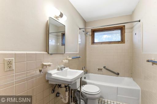 1530 Reaney Avenue, Saint Paul, MN 55106