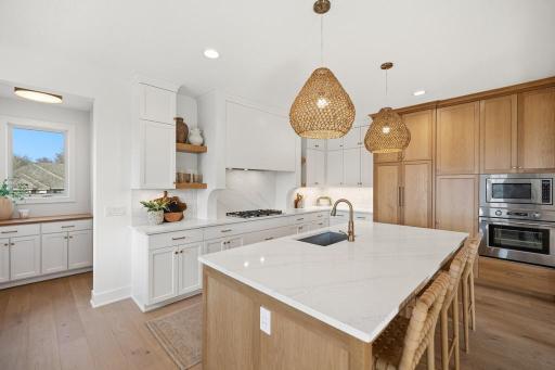 11184 Johnson Ridge, Eden Prairie, MN 55347