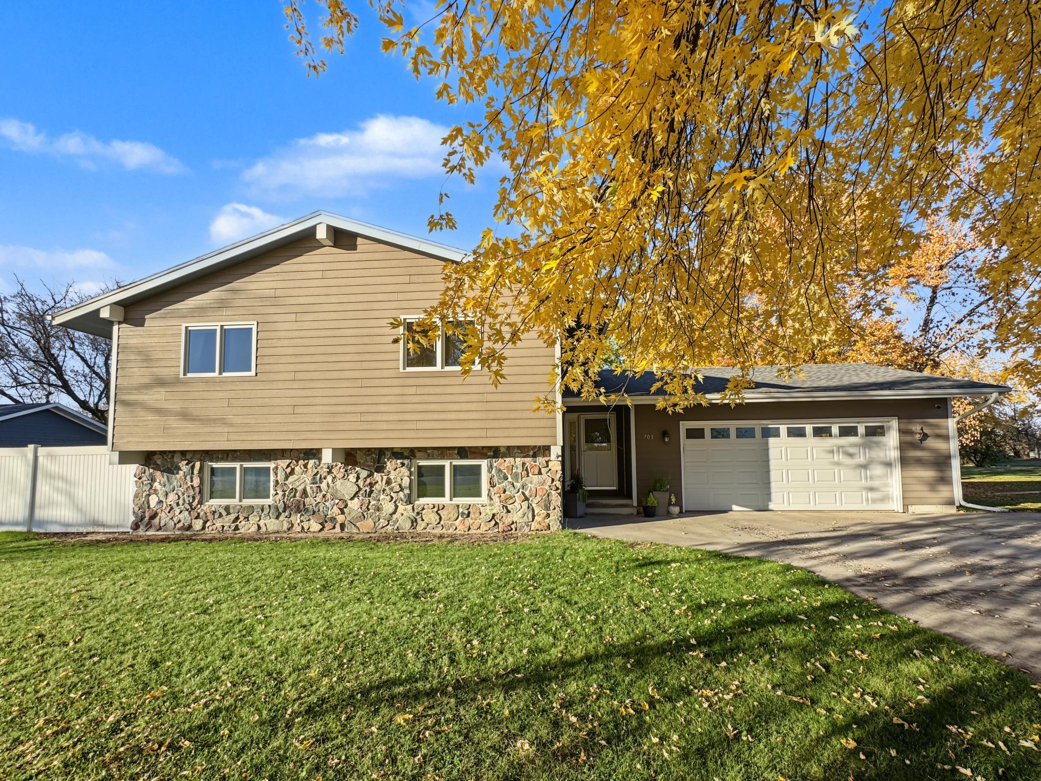 703 Lake Street NW, Warroad, MN 56763