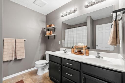 Primary bath with dual sinks