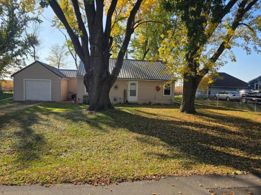 1904 22nd Drive SW, Austin, MN 55912