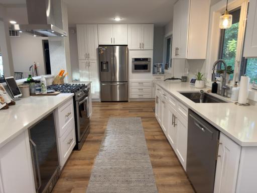 Spacious kitchen with Quartz counter tops