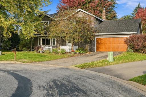 600 Chicago Dr, Burnsville Cul de sac view