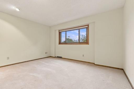600 Chicago Drive, Burnsville, MN 55306