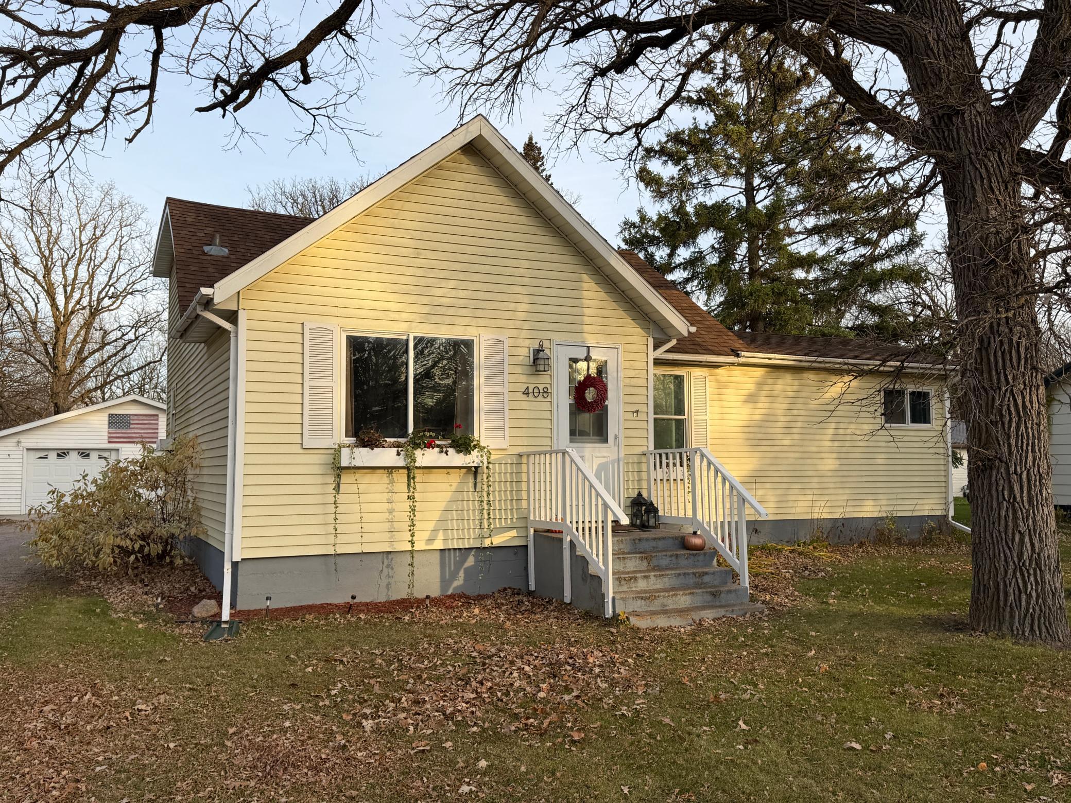 408 9th Avenue SE, Roseau, MN 56751