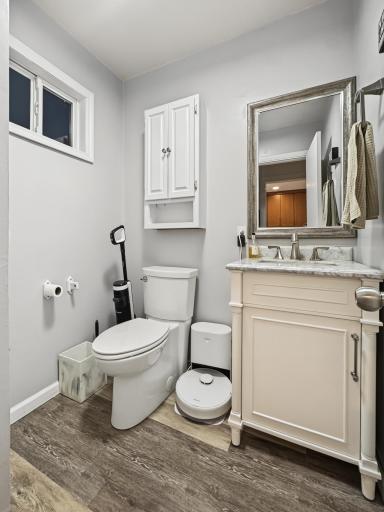 Main Level 1/2 Bathroom