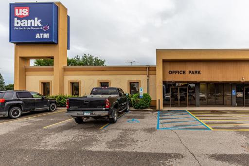 1815 UNIVERSITY Drive S, Fargo, ND 58103
