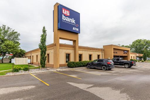 1815 UNIVERSITY Drive S, Fargo, ND 58103