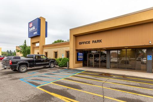 1815 UNIVERSITY Drive S, Fargo, ND 58103