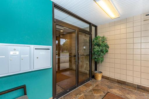 1815 UNIVERSITY Drive S, Fargo, ND 58103