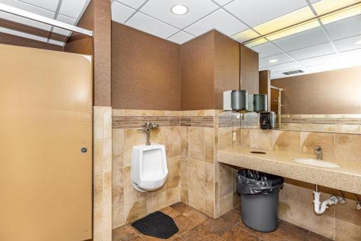 1815 UNIVERSITY Drive S, Fargo, ND 58103