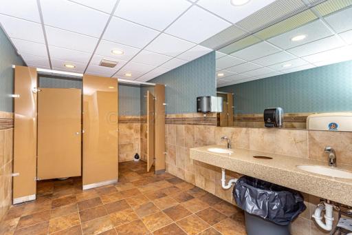 1815 UNIVERSITY Drive S, Fargo, ND 58103