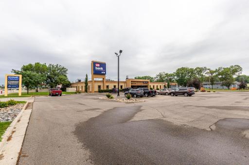 1815 UNIVERSITY Drive S, Fargo, ND 58103