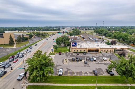 1815 UNIVERSITY Drive S, Fargo, ND 58103