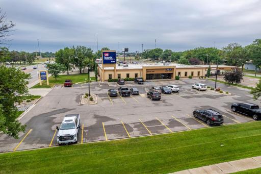1815 UNIVERSITY Drive S, Fargo, ND 58103