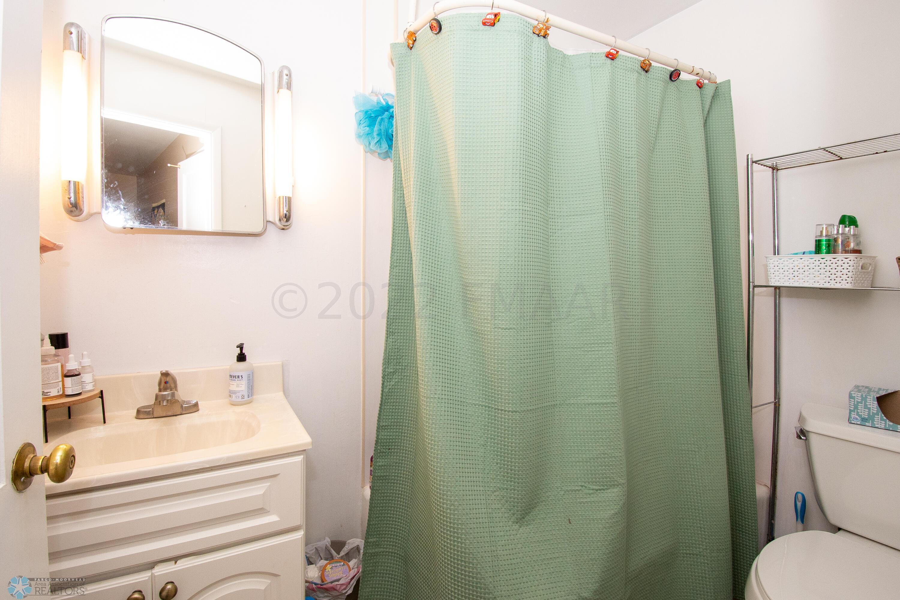 Unit 4 Bathroom
