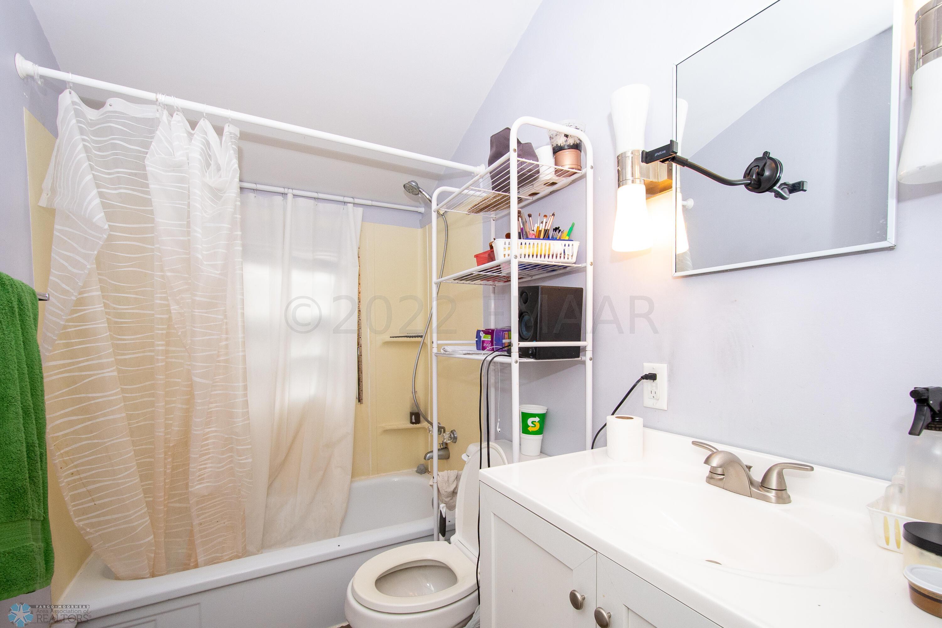 Unit 5 Bathroom