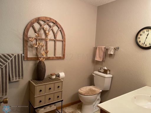 405-420 4TH Avenue SE, Gwinner, ND 58040