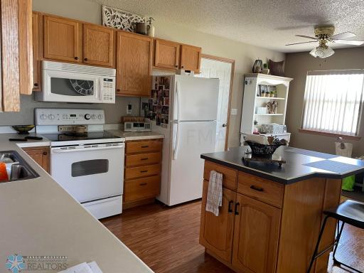 405-420 4TH Avenue SE, Gwinner, ND 58040