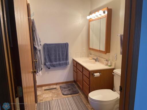 405-420 4TH Avenue SE, Gwinner, ND 58040