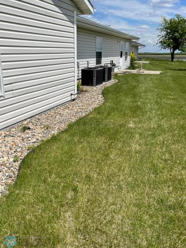 405-420 4TH Avenue SE, Gwinner, ND 58040