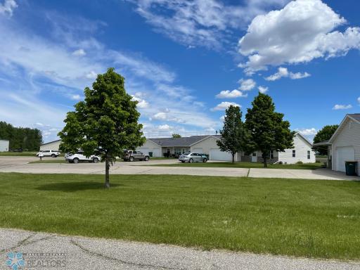 405-420 4TH Avenue SE, Gwinner, ND 58040