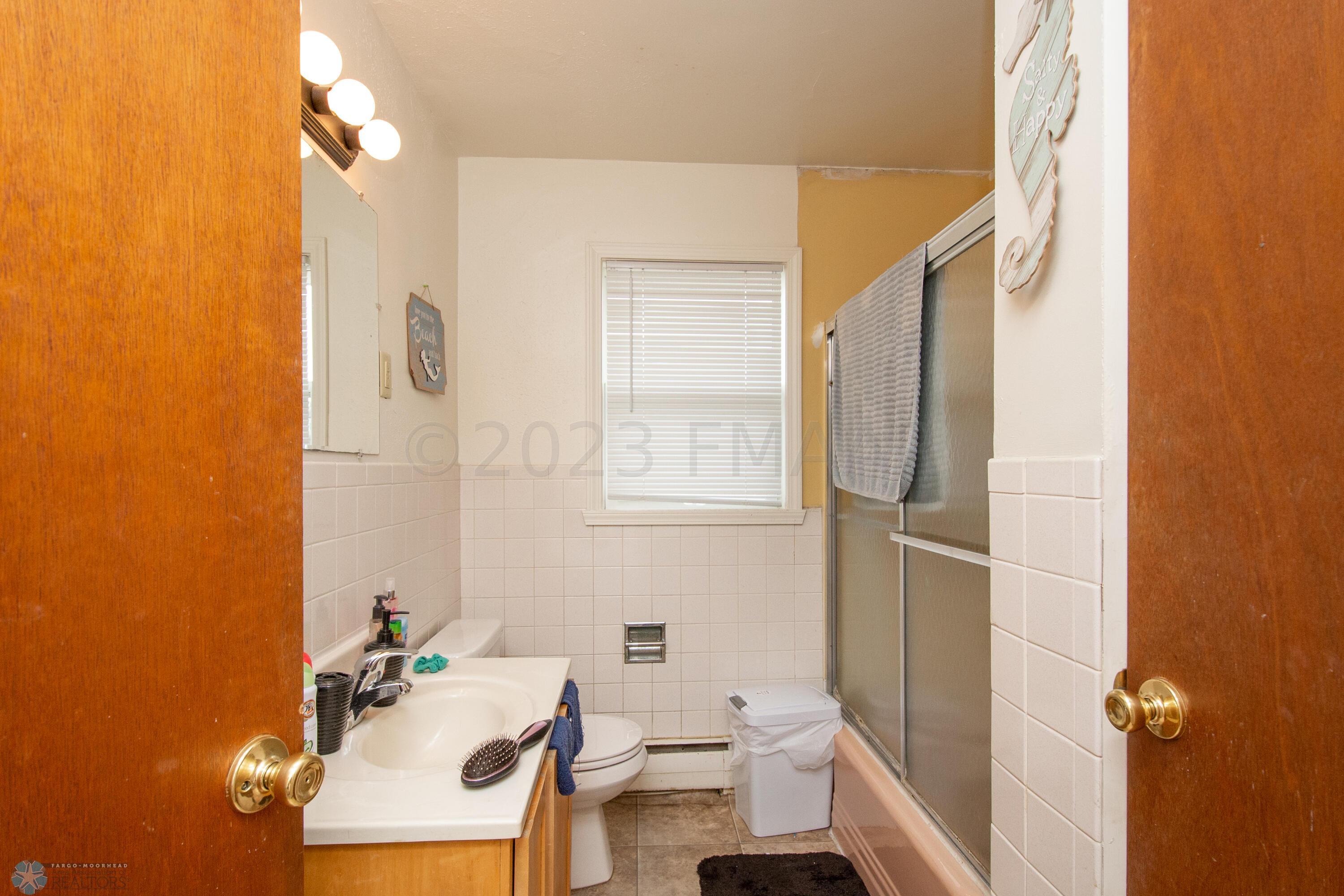 Unit 5 Bathroom