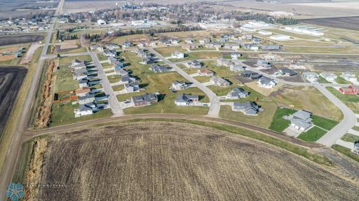 412 CESSNA Avenue, Kindred, ND 58051