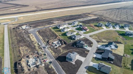412 CESSNA Avenue, Kindred, ND 58051