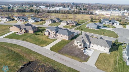 412 CESSNA Avenue, Kindred, ND 58051